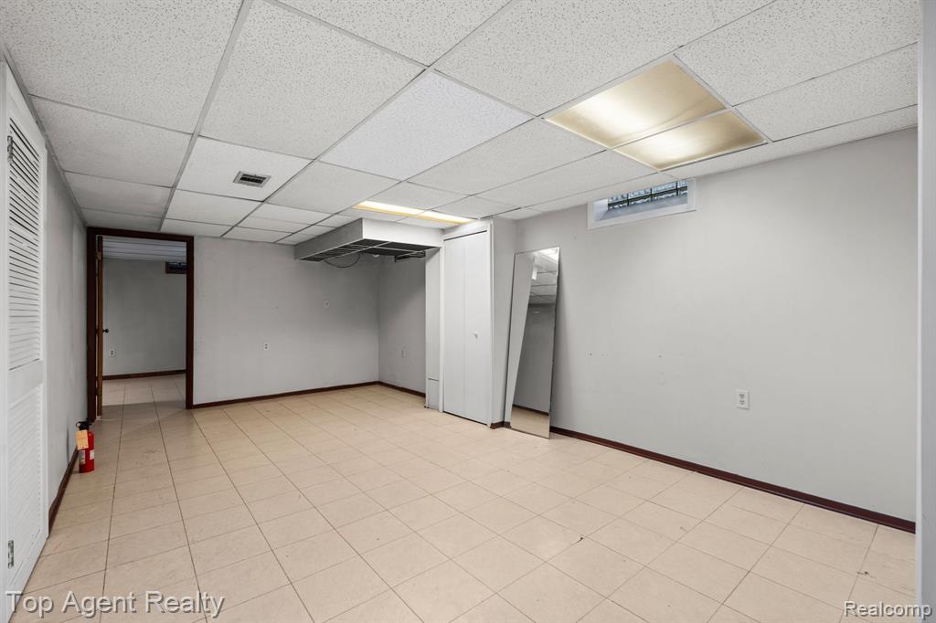 9001 Shannon Drive, Sterling Heights, MI 48314 — Photo 21