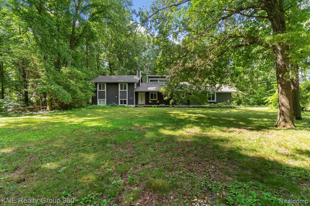 5022 Golf Club Road, Howell, MI 48843 — front exterior