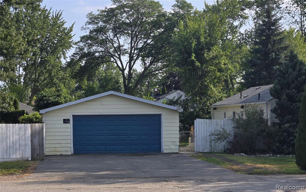 43982 North Avenue, Clinton Twp, MI 48036 — Photo 6