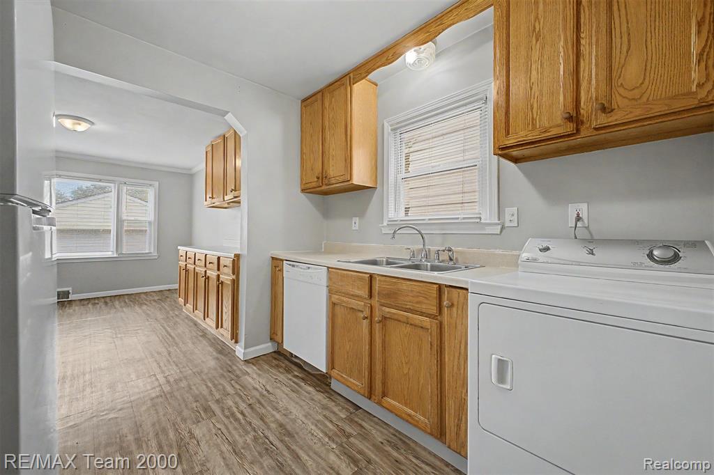5635 Westpoint Street, Dearborn Heights, MI 48125 — Photo 8