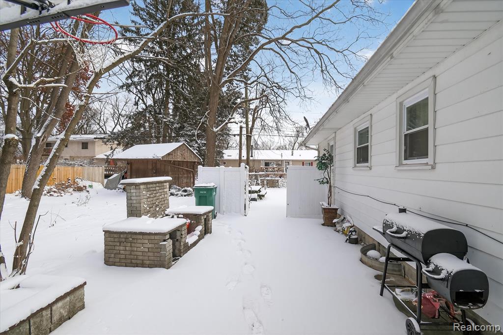 247 S Wallace Boulevard, Ypsilanti, MI 48197 — Photo 33