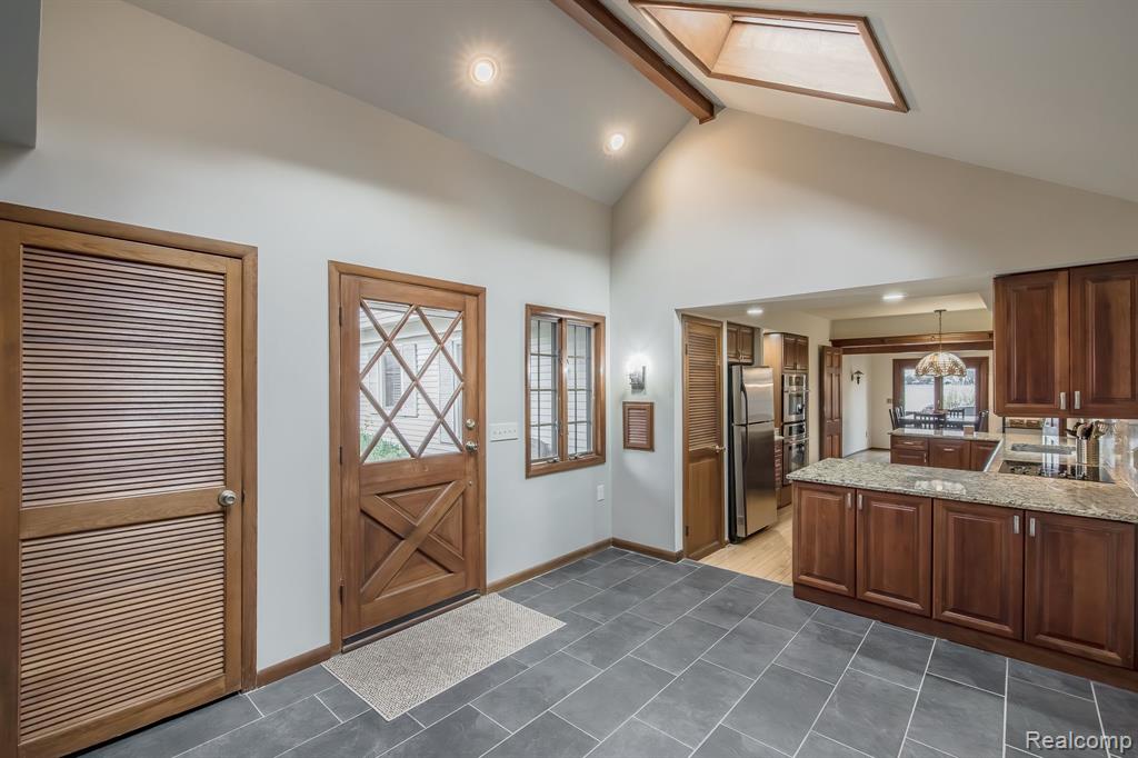 9149 LONGCROFT Drive, White Lake, MI — Photo 22