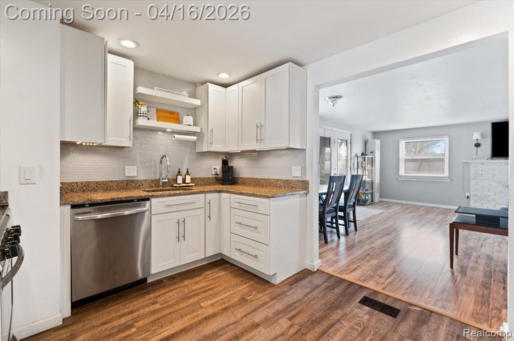 15423 Taft Street, Romulus, MI 48174 — Photo 11