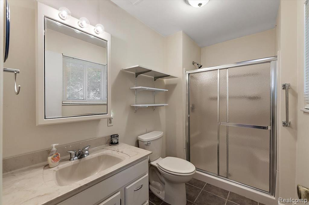 2947 SUN TERRACE Drive, Hartland, MI 48353 — Photo 34