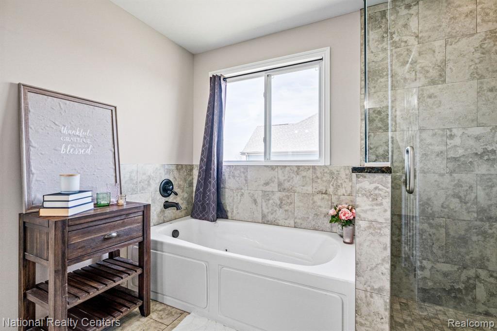 527 SOUTHSHORE Drive, Oxford, MI 48371 — Photo 35