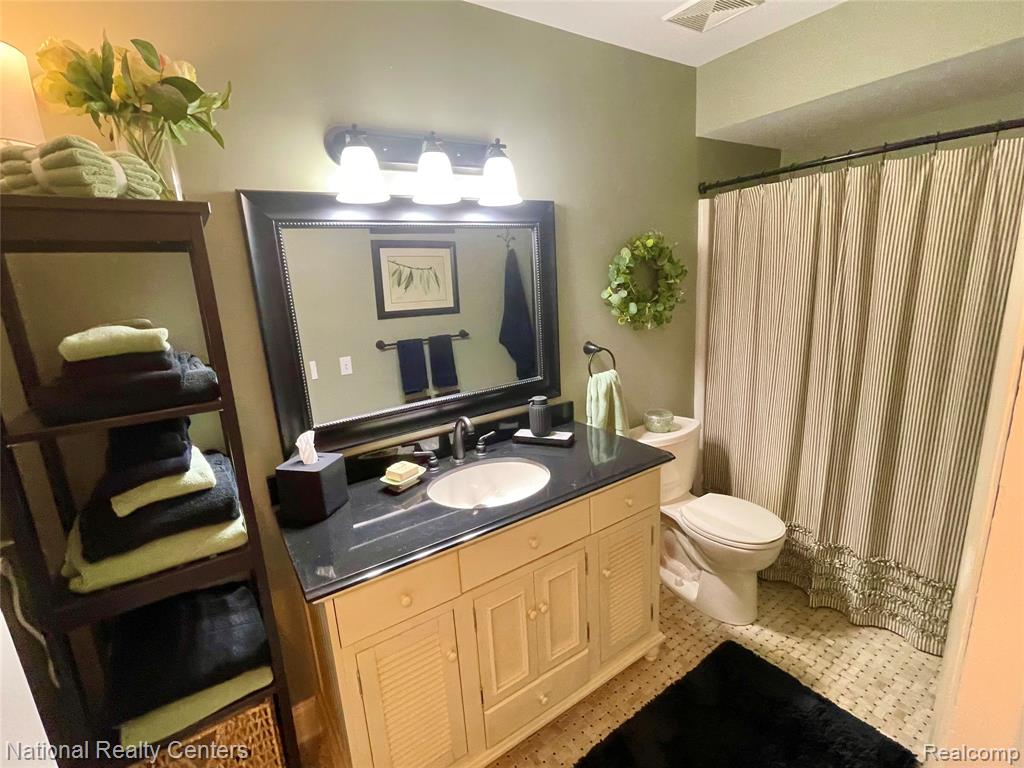 48104 COLONY FARM CIR, Plymouth, MI 48170 — Photo 44