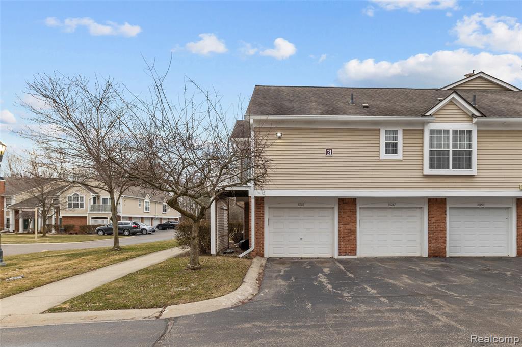 56103 CHESAPEAKE Trail, Shelby Twp, MI 48316 — Photo 3