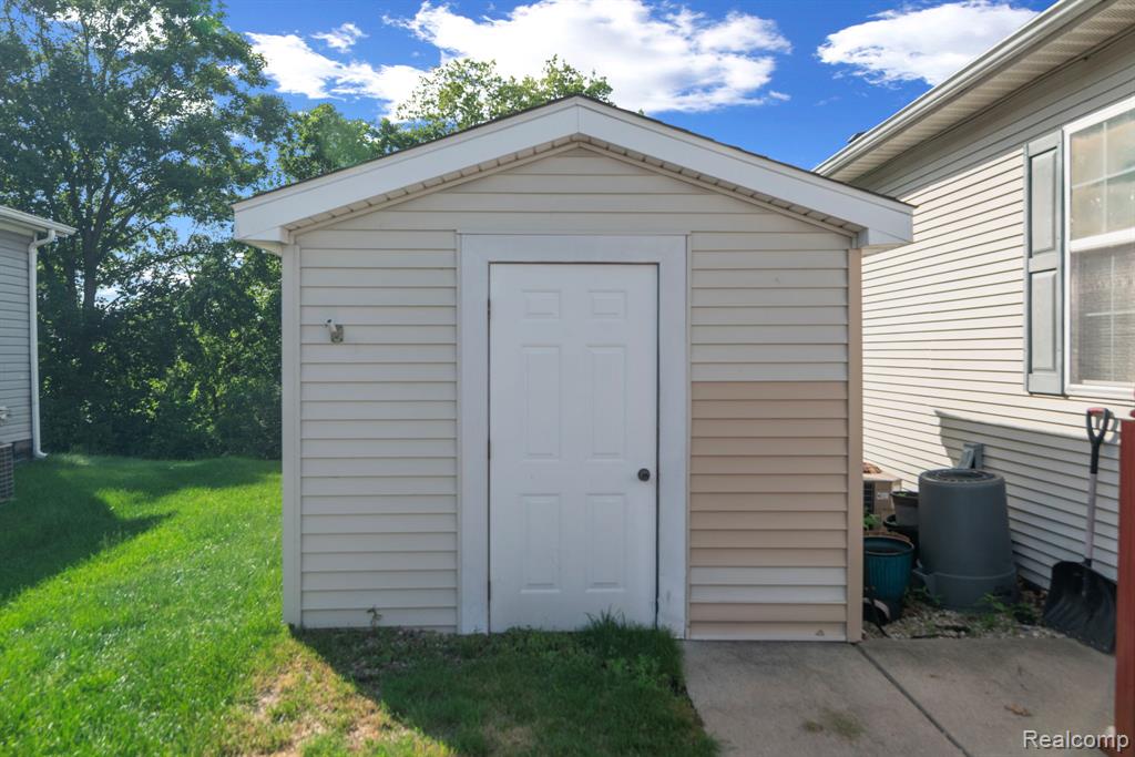 4957 Venice Circle, Northville, MI 48167 — Photo 28