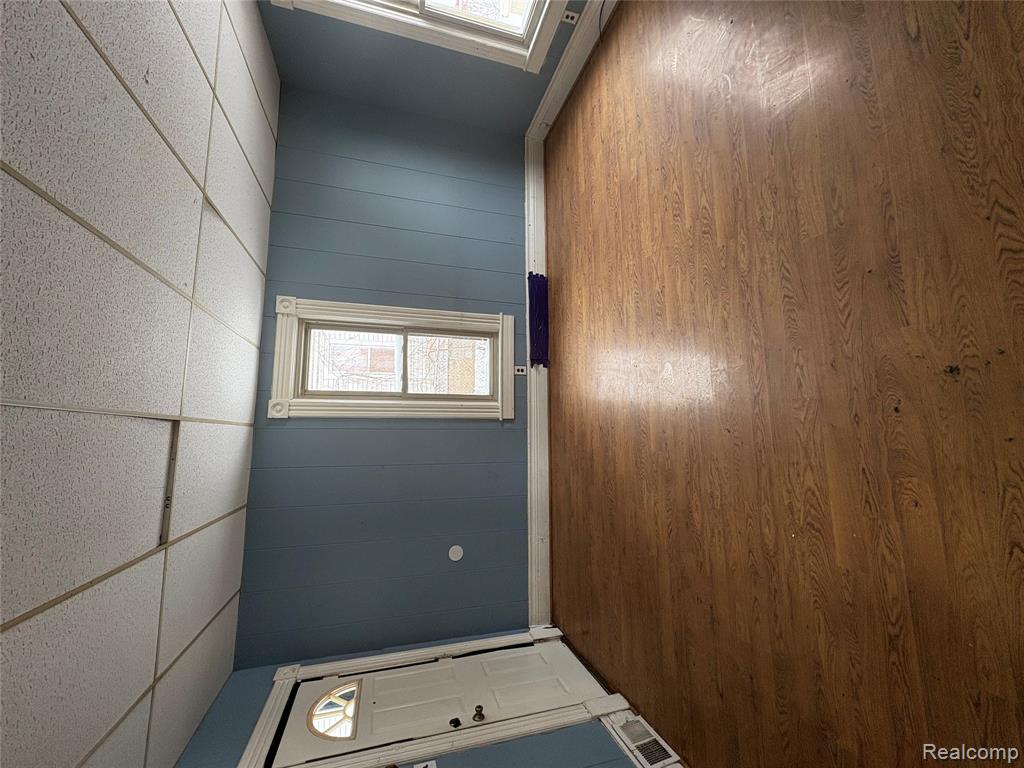 919 10th Street, Port Huron, MI 48060 — Photo 9