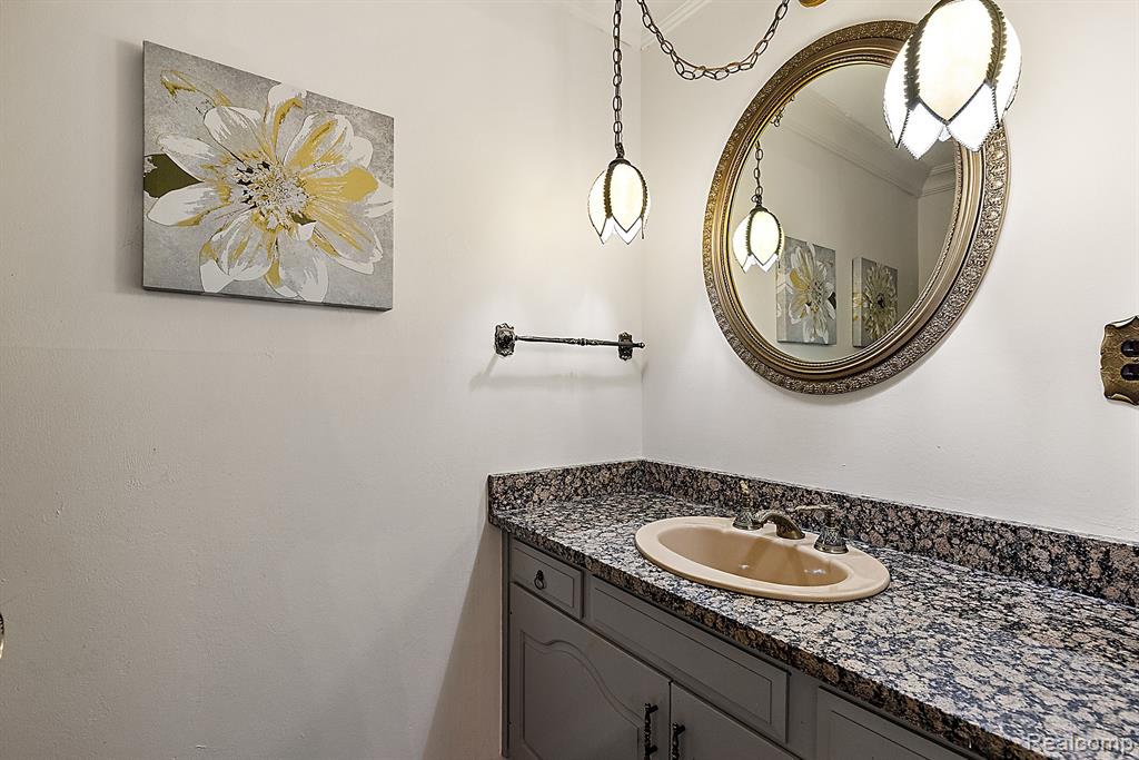 4378 Compton Way, Bloomfield Hills, MI 48302 — Photo 33