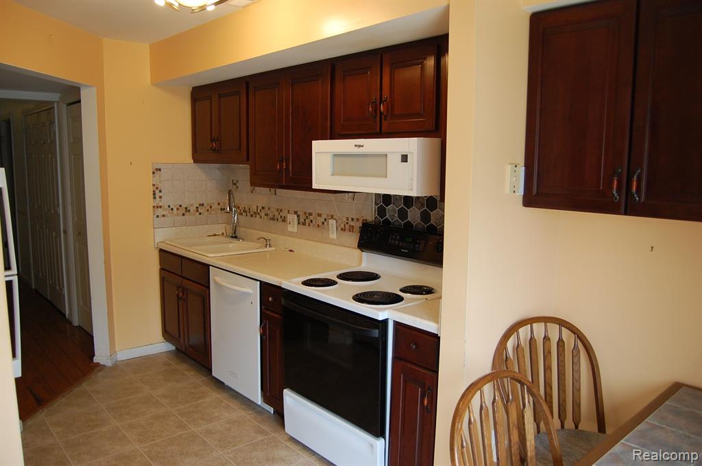16529 TERRACE VILLAGE Drive, Taylor, MI 48180 — Photo 7