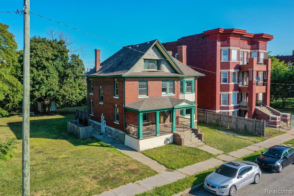 243 E Edsel Ford - Photo 2