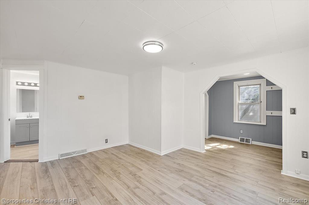 228 W Columbia Avenue, Pontiac, MI 48340 — Photo 10