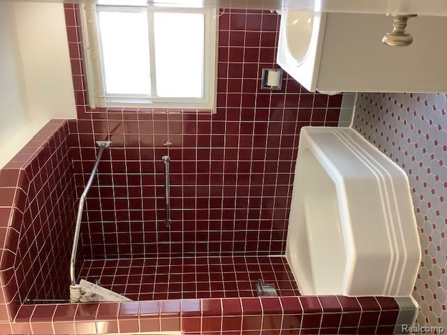 732 Harcourt Road, Grosse Pointe Park, MI 48230 — Photo 16