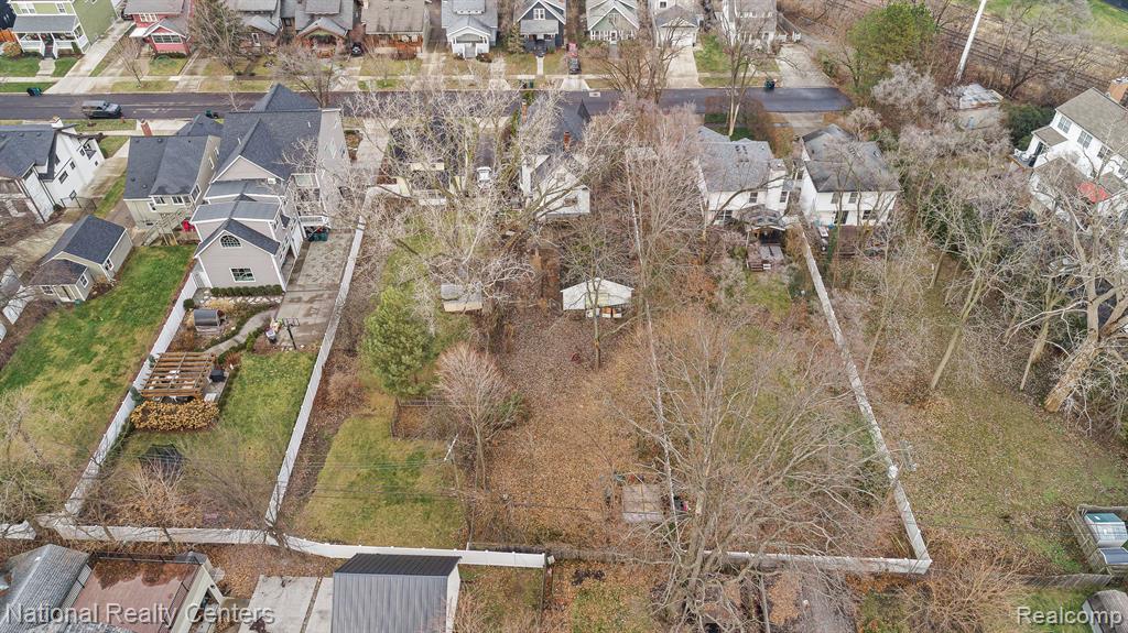 426 E KENILWORTH Avenue, Royal Oak, MI 48067 — Photo 22