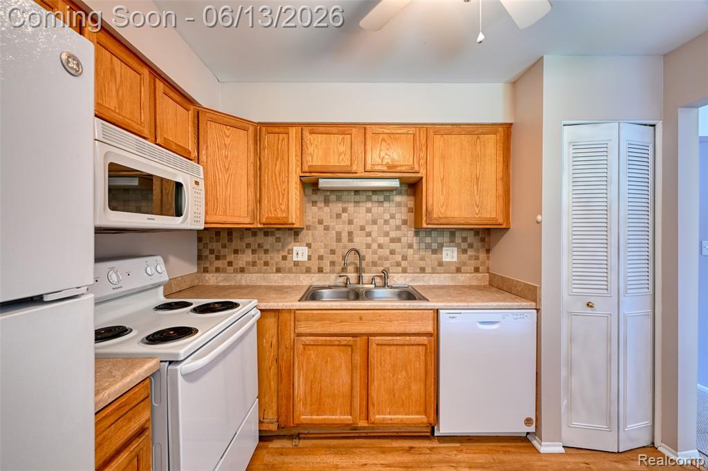 7592 Woodview Street, 4, Westland, MI — Photo 15