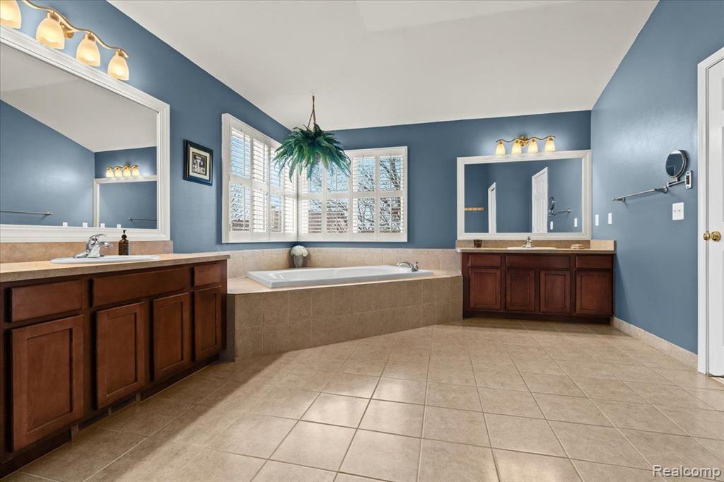 17020 CARRIAGE Way, Northville, MI 48168 — Photo 29