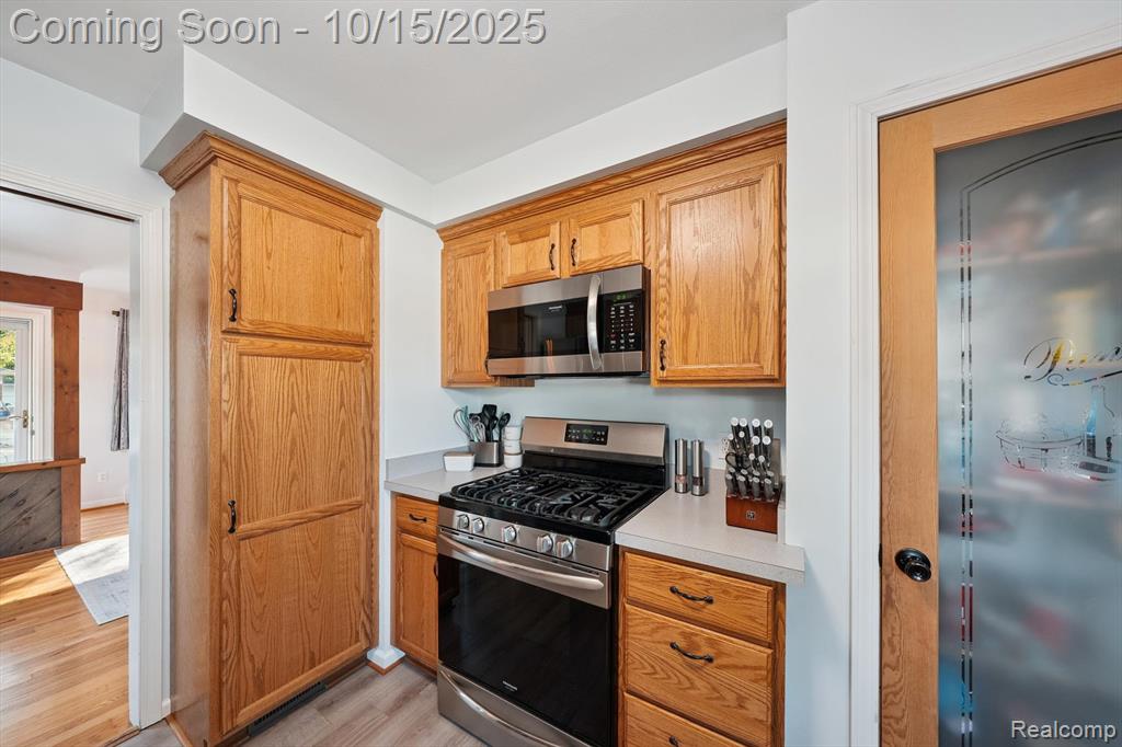 9931 E Clements Circle, Livonia, MI 48150 — Photo 17