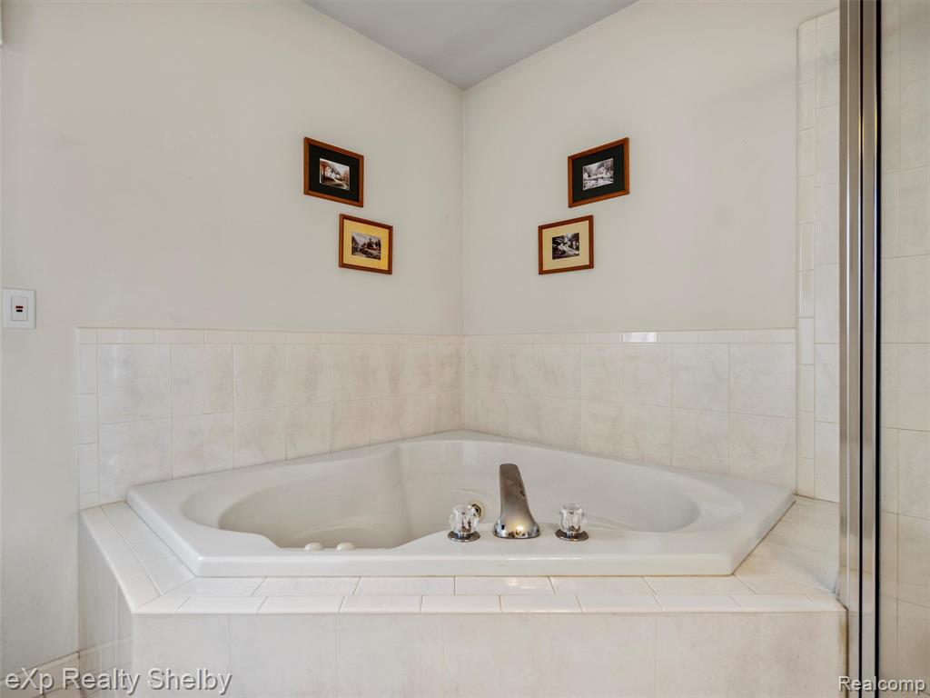 49088 Lehr Drive, Macomb, MI 48044 — Photo 21