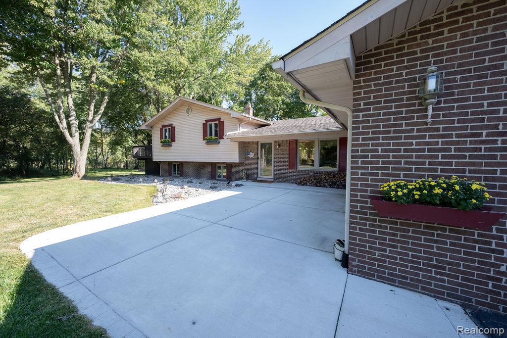 9482 Waterman Drive, Grosse Ile, MI 48138 — Photo 2