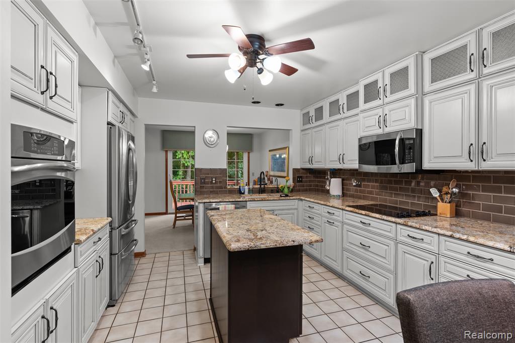 6859 Tangle Wood, Waterford, MI 48327 — Photo 15