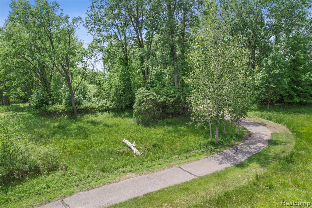 5176 HAWKSEYE Terrace, Warren, MI 48092 — Photo 30