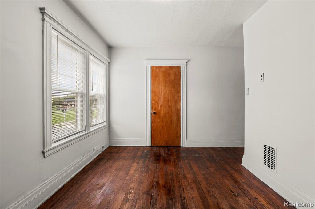 1649 HURLBUT Street, Detroit, MI 48214 — Photo 25