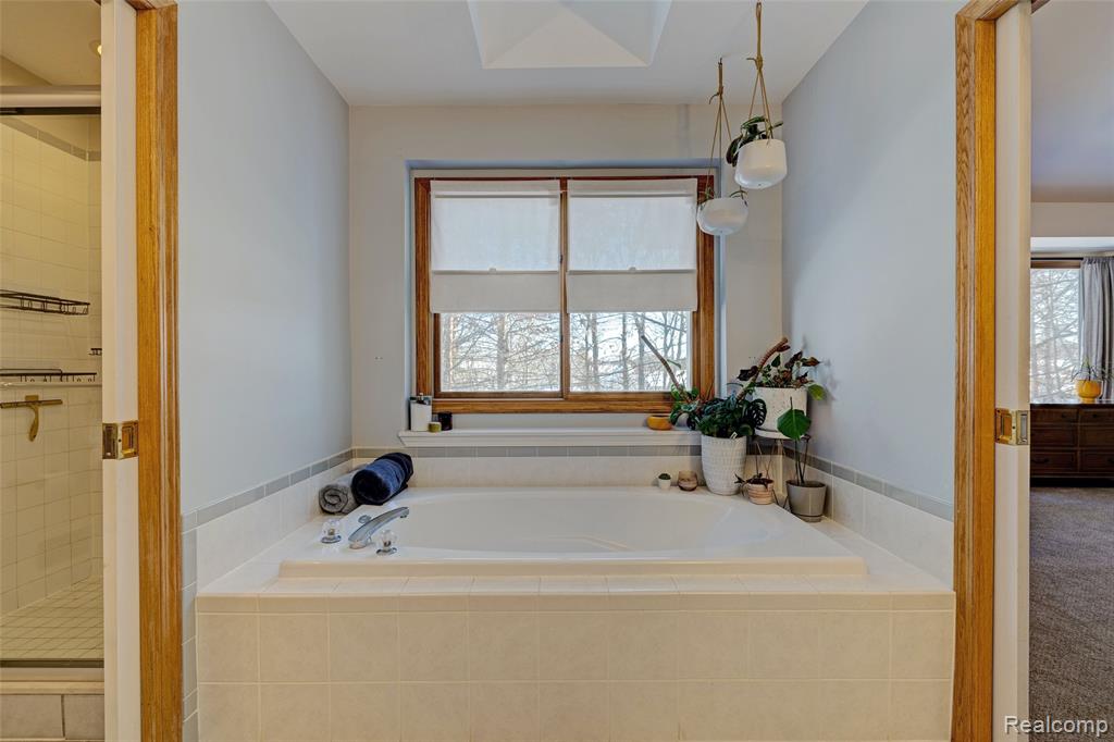 9619 Tree Top Court, Pinckney, MI, 48169