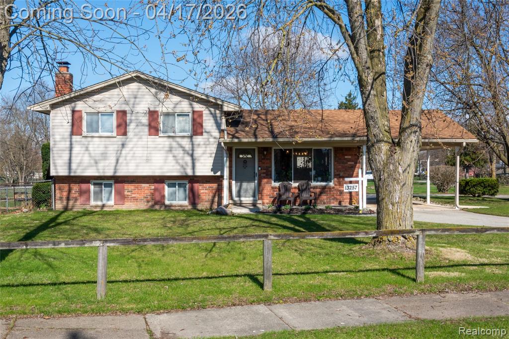 13257 Strong Boulevard, South Rockwood, MI — front exterior