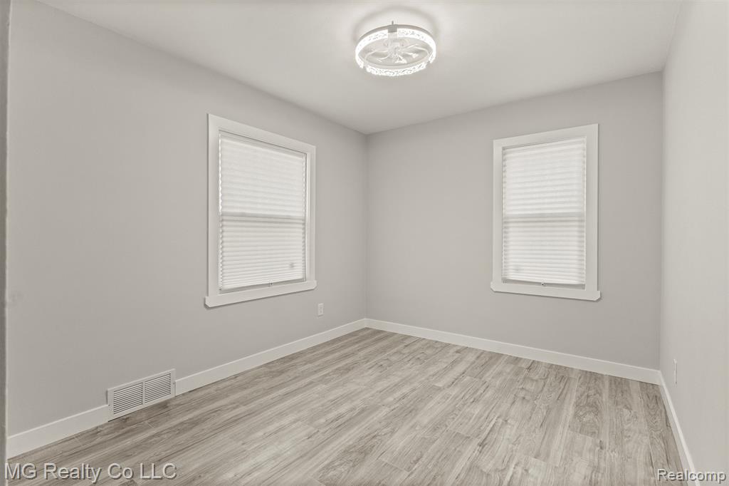 864 Cleophus Parkway, Lincoln Park, MI 48146 — Photo 13