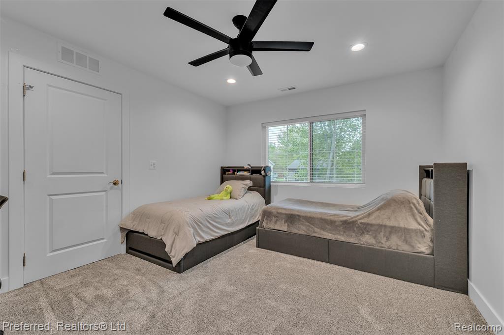 5264 Cooley Lake Road, Waterford, MI 48327 — Photo 49