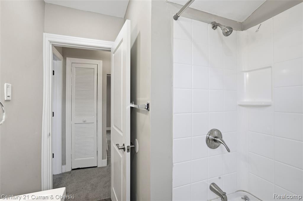 6640 Yinger Avenue, Dearborn, MI 48126 — Photo 15