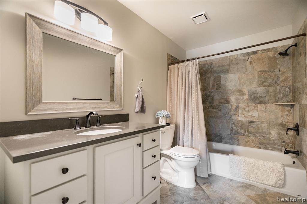 4096 Villager Dr Drive, Lake Orion, MI — Photo 30