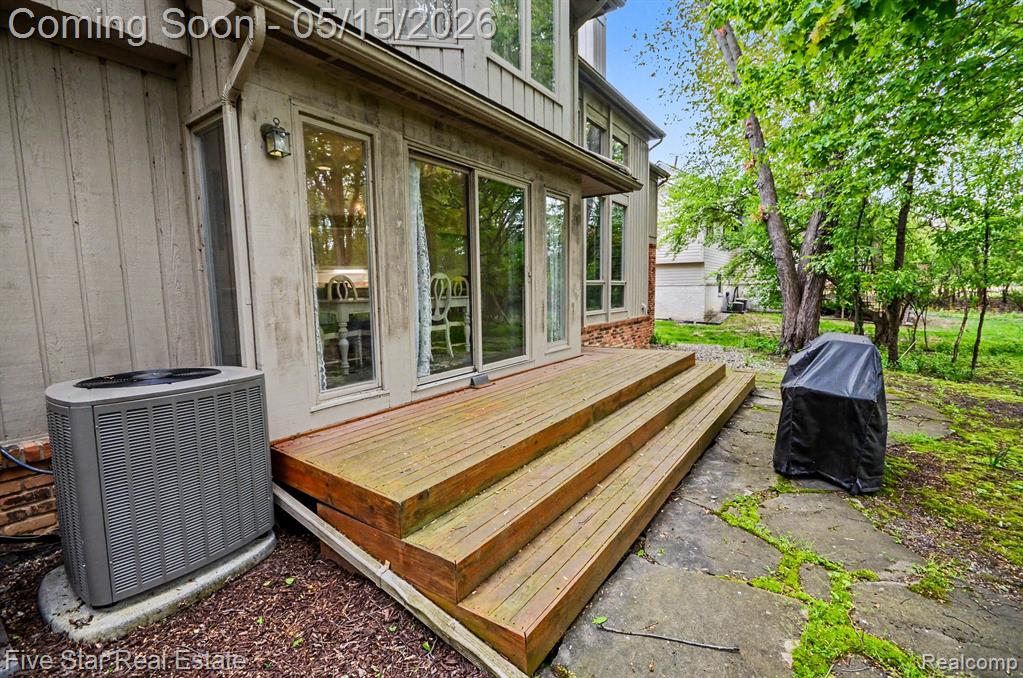 4689 Mirror Lake Drive, West Bloomfield, MI 48323 — Photo 37