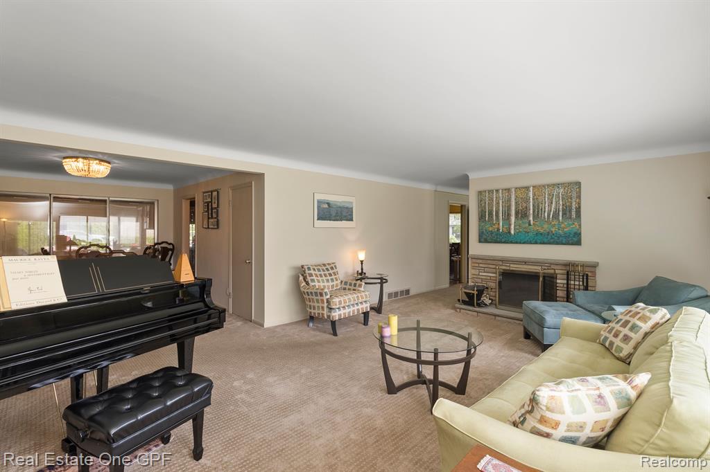 60 MOORLAND Drive, Grosse Pointe Shores, MI 48236 — Photo 7