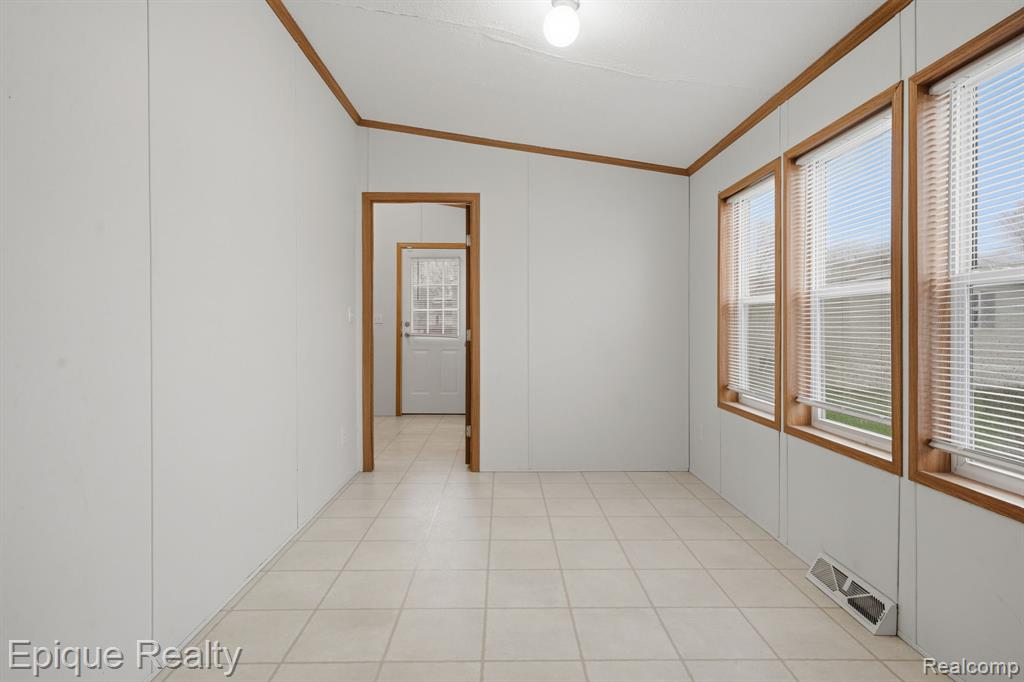 310 Greenwood, Wixom, MI 48393 — Photo 13