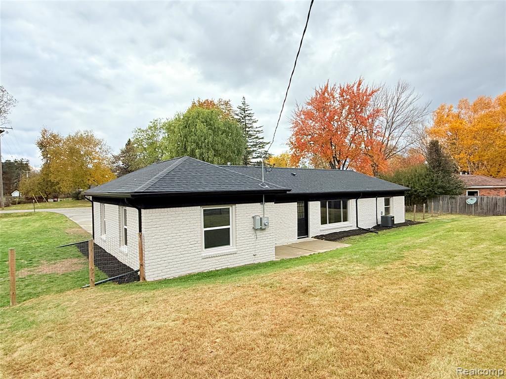 42 Sterling Drive, Lapeer, MI 48446 — Photo 4