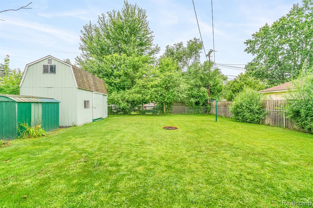 611 N IVANHOE Avenue, Ypsilanti, MI 48198 — Photo 6
