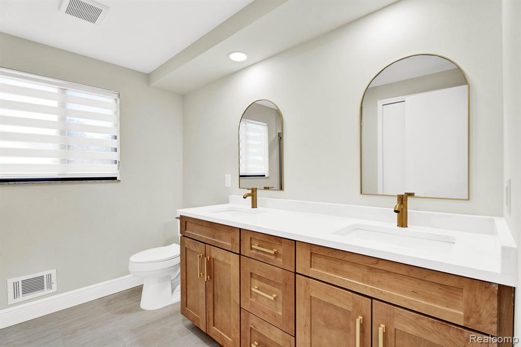 40206 Ashland Drive, Sterling Heights, MI 48313 — Photo 47