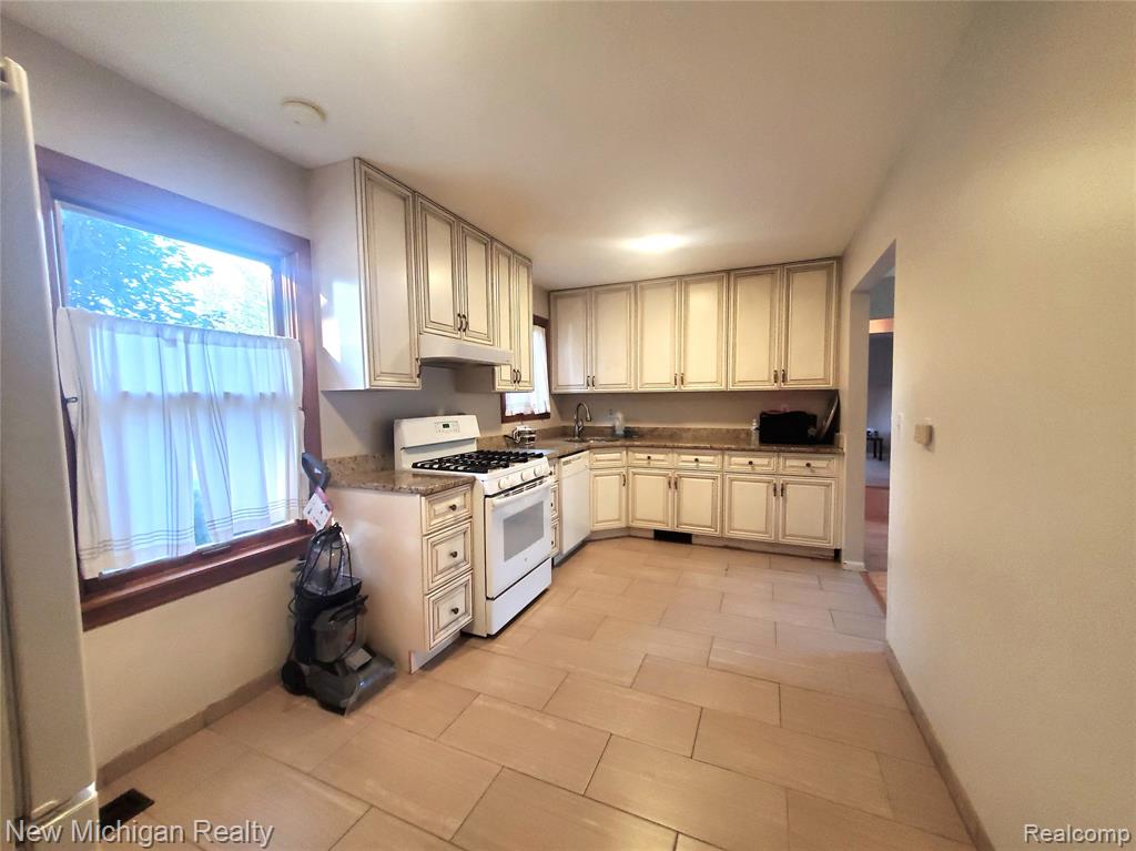 40225 Oak Tree, Novi, MI — Photo 8