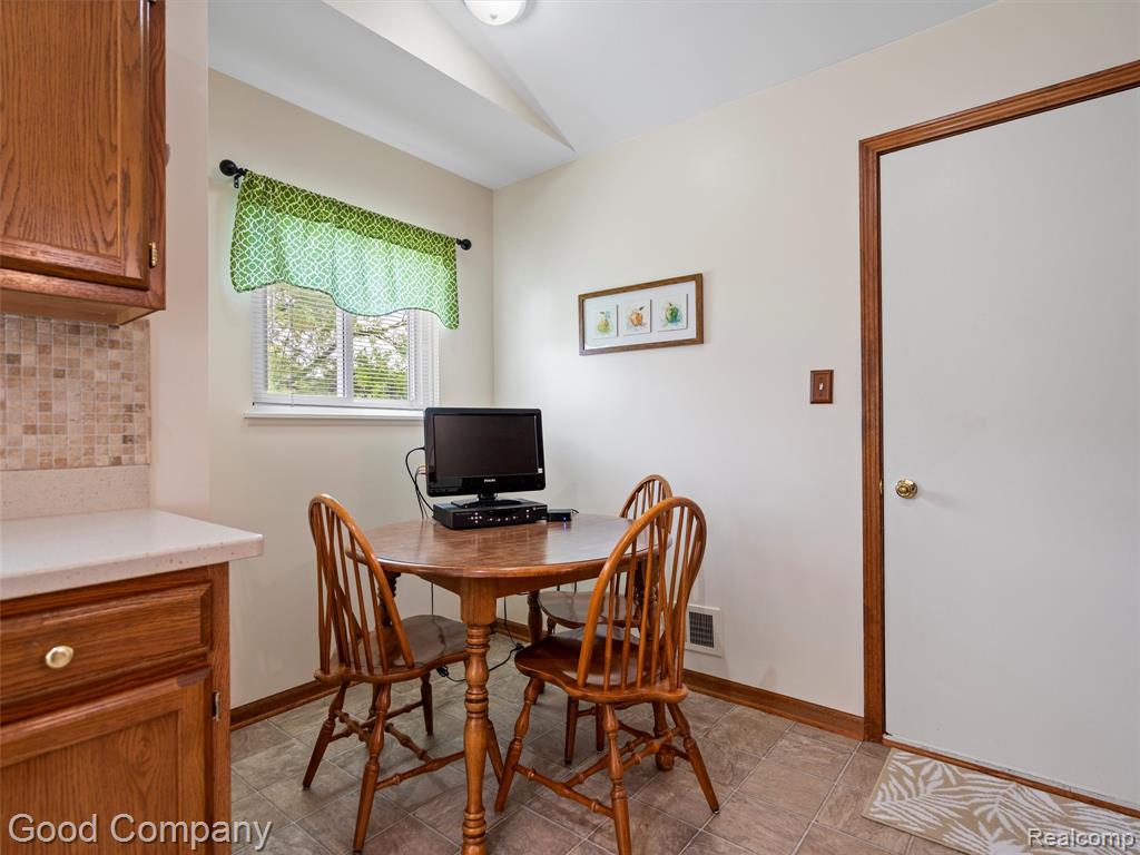 864 Challenging Trail, South Lyon, MI 48178 — Photo 11