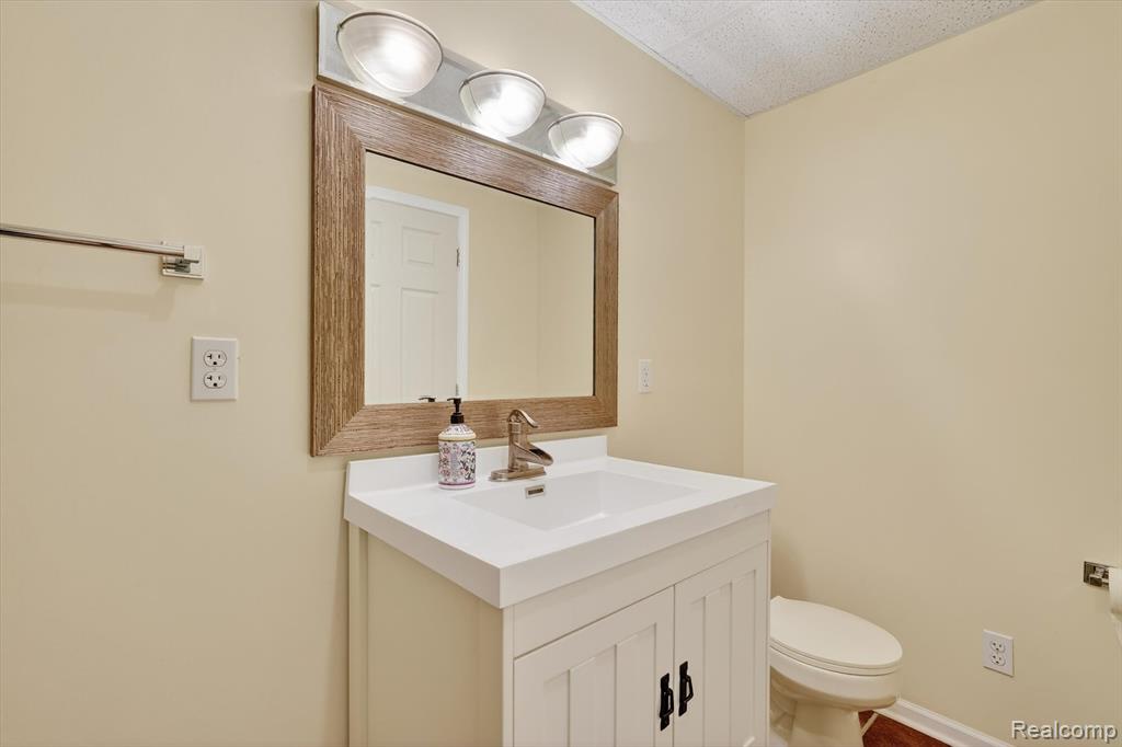 16147 Silvercrest Drive, Fenton, MI 48430 — Photo 38