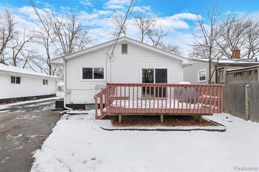 6428 Cloverton Drive, Waterford, MI 48329 — Photo 23