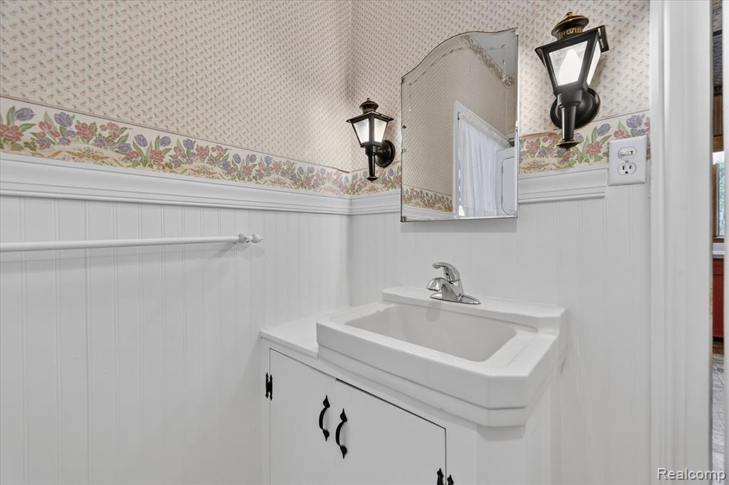 516 W Washington Street, Howell, MI 48843 — Photo 15