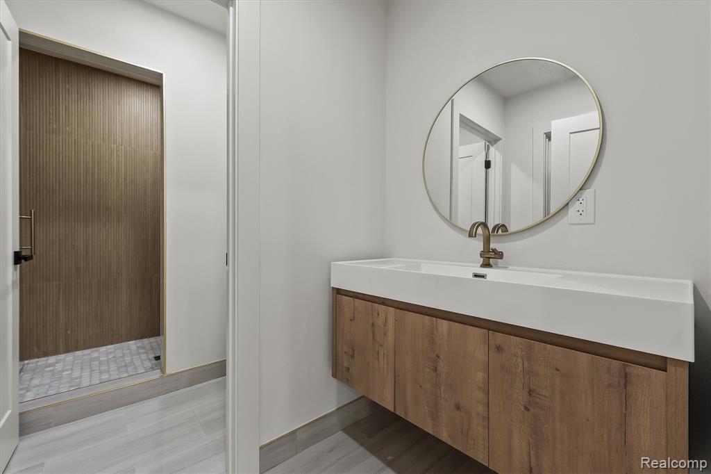 7303 Brookside Village Court, Bloomfield Hills, MI 48301 — Photo 32