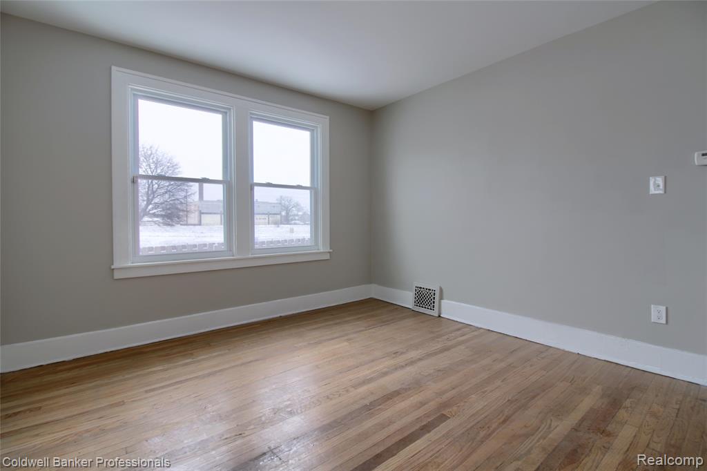 4899 Hillsboro Street, Detroit, MI 48204 — Photo 8