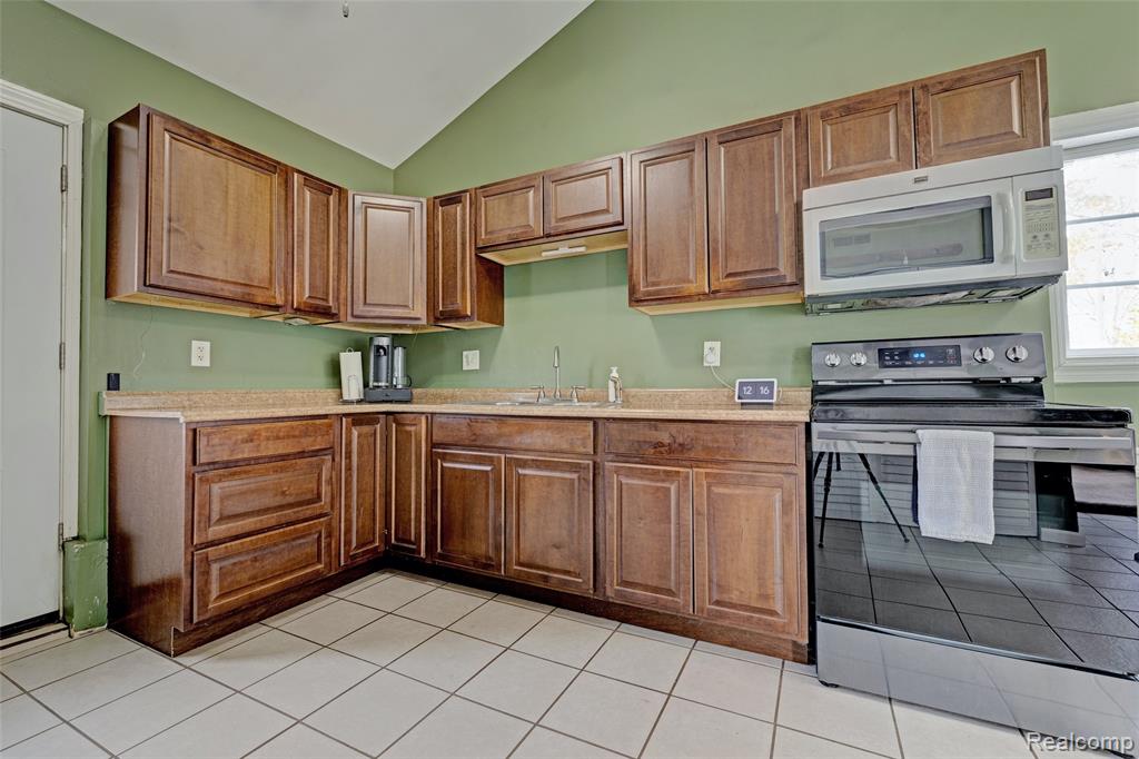 126 N North Shore Drive, Lake Orion, MI 48362 — Photo 11