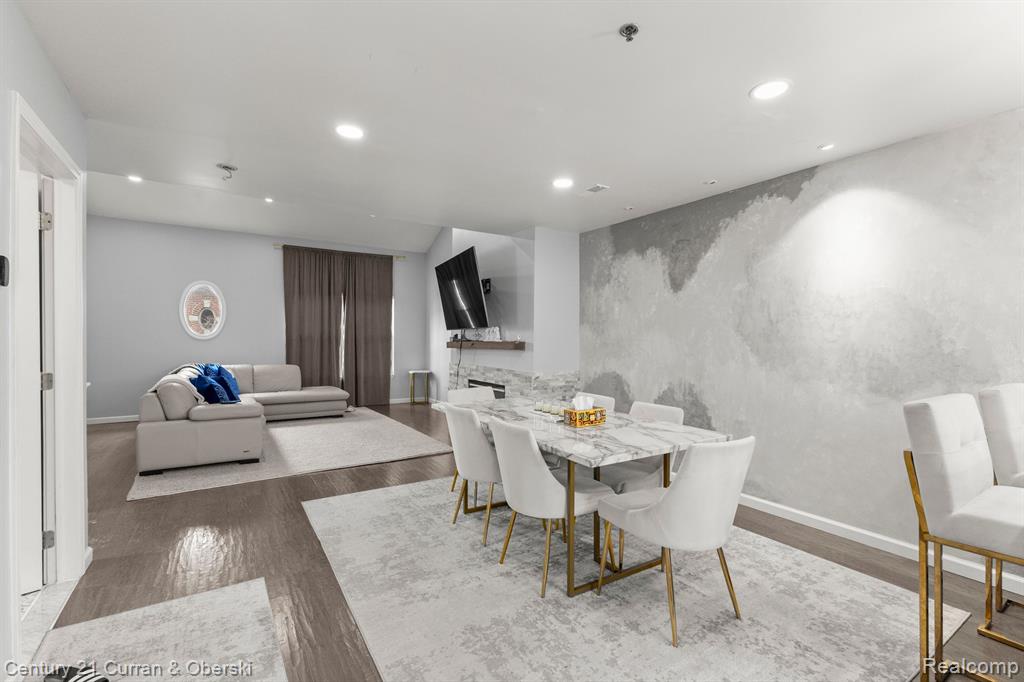 43 W VILLAGE Lane, Dearborn, MI 48124 — Photo 13