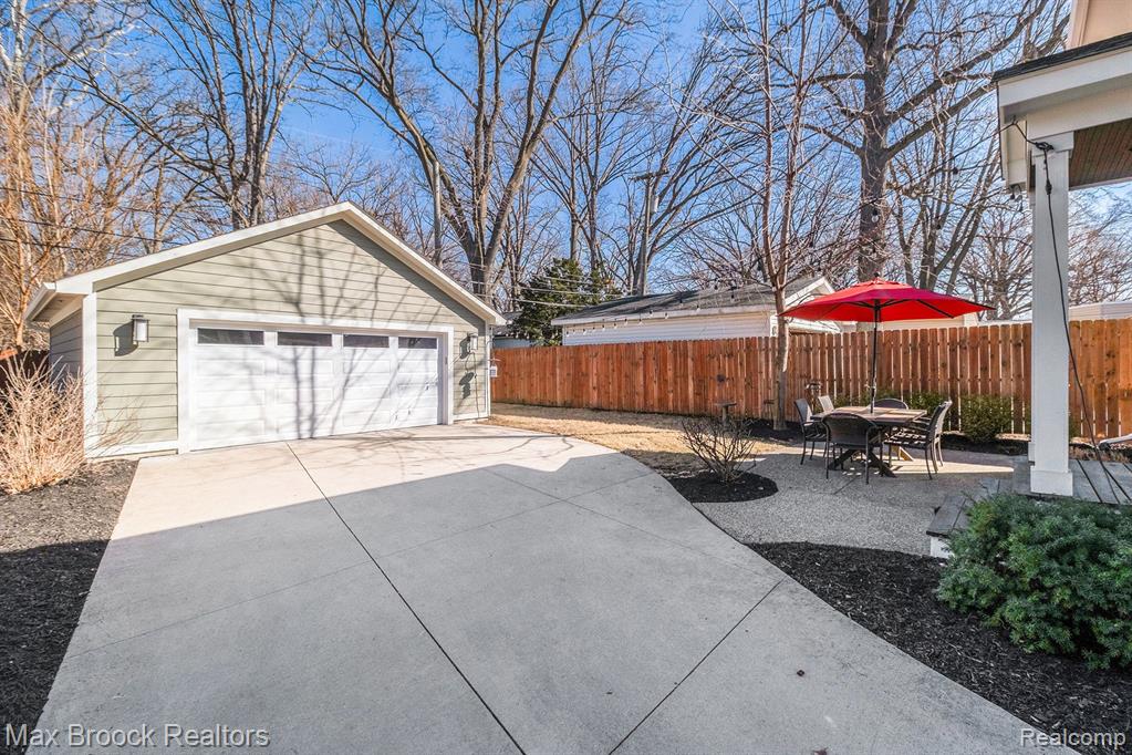 907 E 6TH Street, Royal Oak, MI 48067 — Photo 36