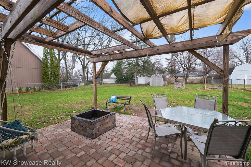 341 Rustic Circle, White Lake, MI — Photo 35